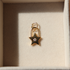 Charm Cadeado Estrela