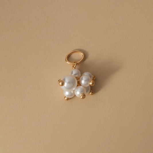 Charm Buquê de Pérolas