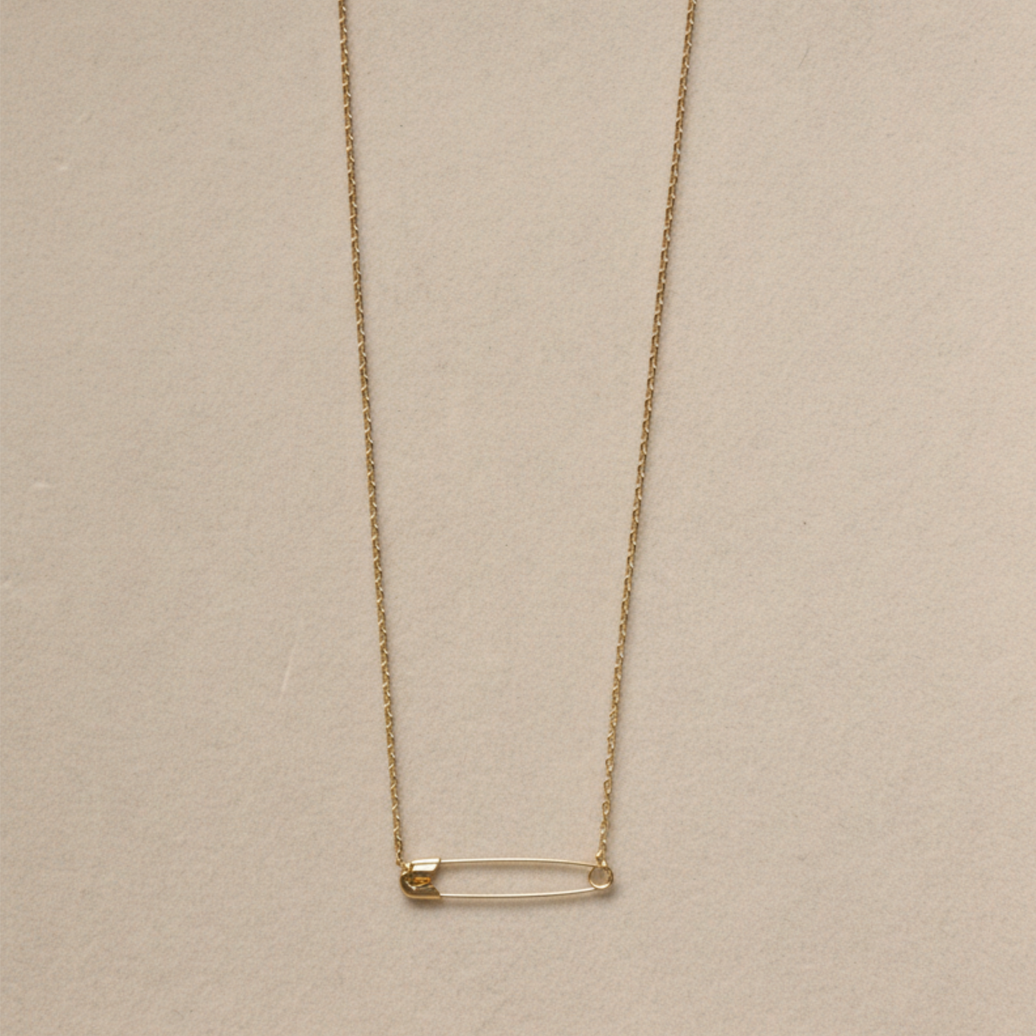 Colar Charm Pin