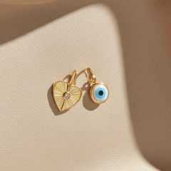 Mix Charm Coração + Charm Olho Grego