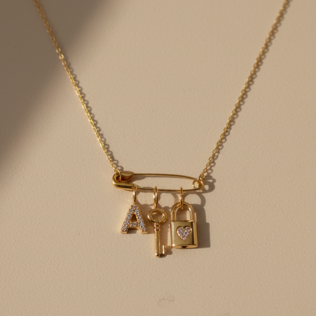 Colar Charm Pin