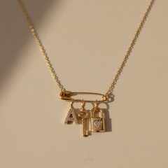 Colar Charm Pin
