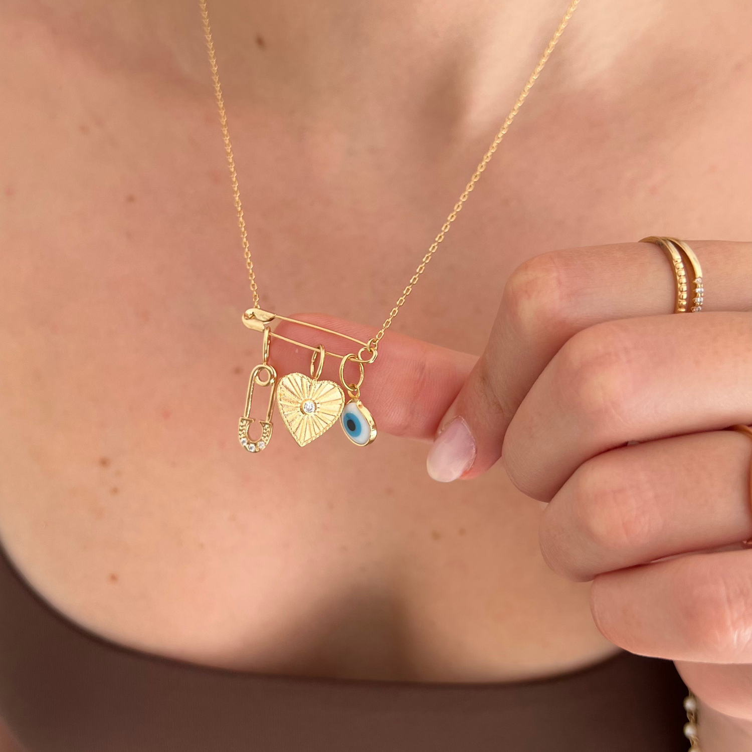 Colar Charm Pin