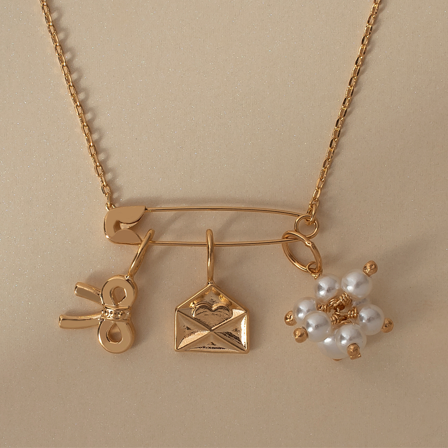 Charm Buquê de Pérolas